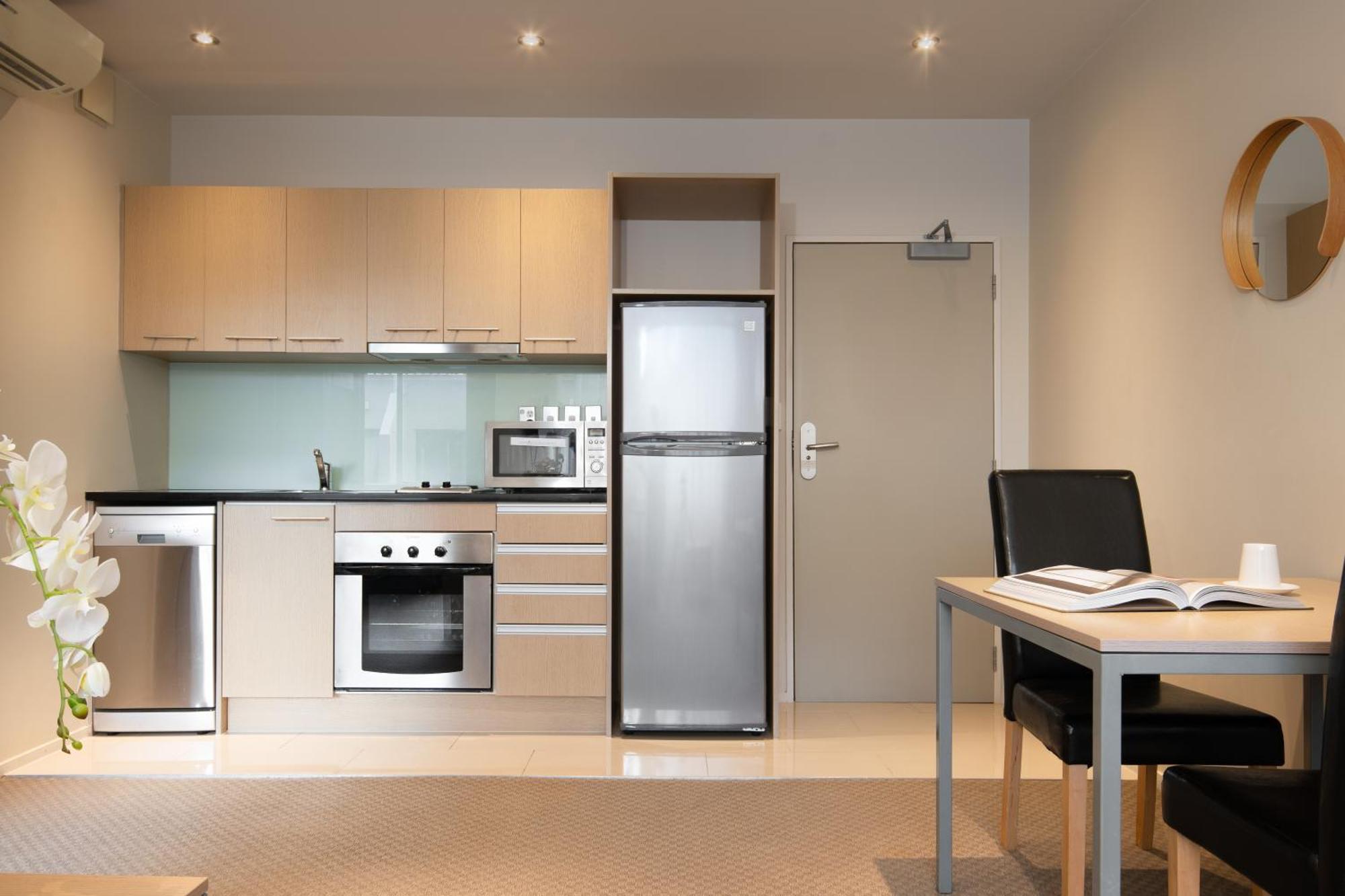 Quest On Hobson Serviced Apartments Окленд Экстерьер фото